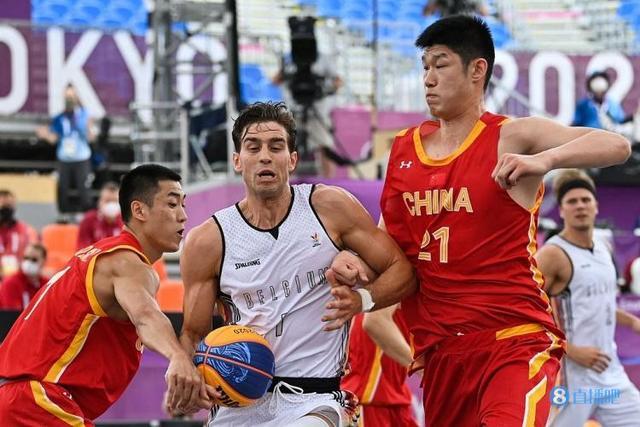 22牵着走